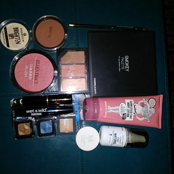 Makeup bundle - Picture 4 of 5